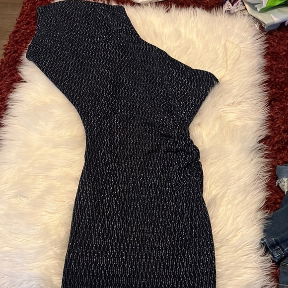 Off shoulder mini - Picture 1 of 2